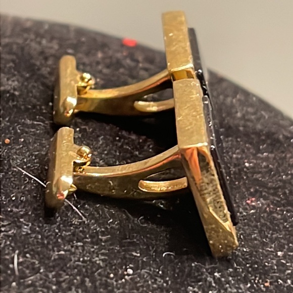 Vintage-1950s--rectangular gold tone black onyx single bar toggle cuff links - Picture 11 of 15